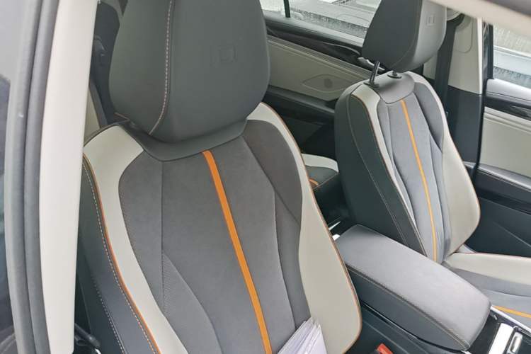 Used Volkswagen ID.6 CROZZ 2022 Long-Range PRO Edition Right Front Seat