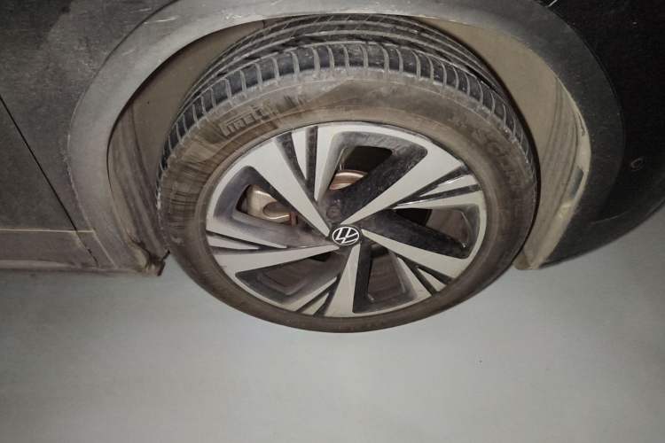 Used Volkswagen ID.6 CROZZ 2022 Long-Range PRO Edition Right Front Wheel Hub