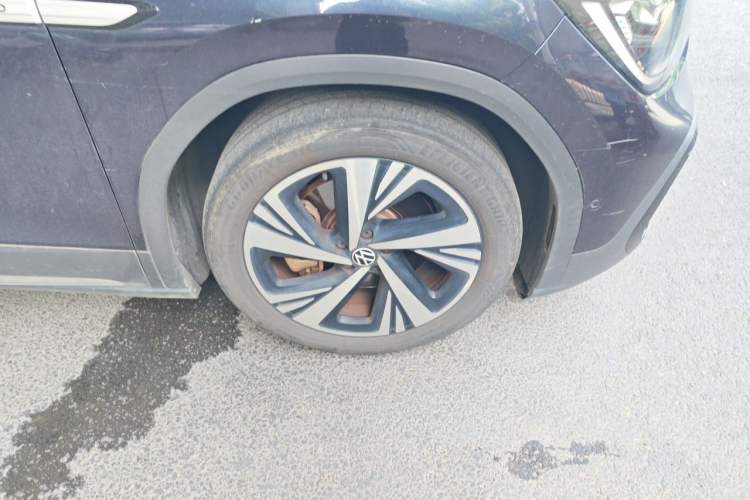 Used Volkswagen ID.6 CROZZ 2022 Long-Range PRO Edition Right Front Wheel Hub