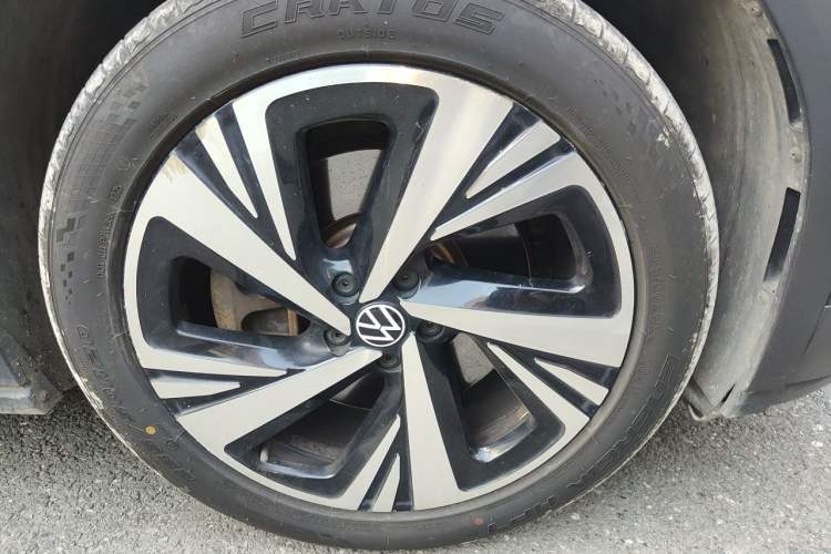Used Volkswagen ID.6 CROZZ 2022 Long-Range PRO Edition Right Front Wheel Hub
