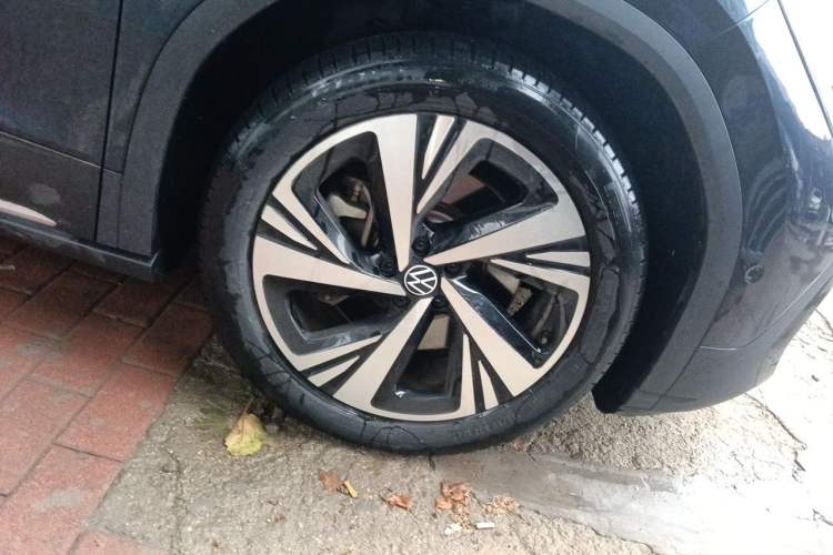 Used Volkswagen ID.6 CROZZ 2022 Long-Range PRO Edition Right Front Wheel Hub