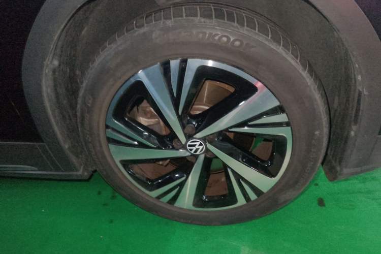 Used Volkswagen ID.6 CROZZ 2022 Long-Range PRO Edition Right Front Wheel Hub
