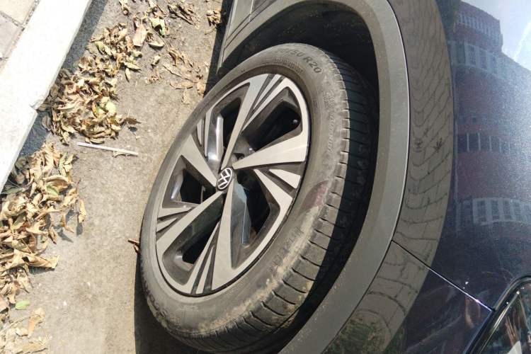 Used Volkswagen ID.6 CROZZ 2022 Long-Range PRO Edition Right Front Wheel Hub