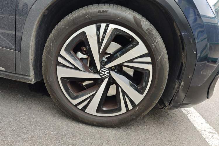 Used Volkswagen ID.6 CROZZ 2022 High-Performance PRIME Edition Right Front Wheel Hub