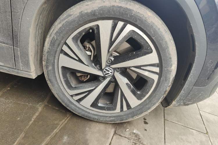 Used Volkswagen ID.6 CROZZ 2022 Long-Range PRO Edition Right Front Wheel Hub