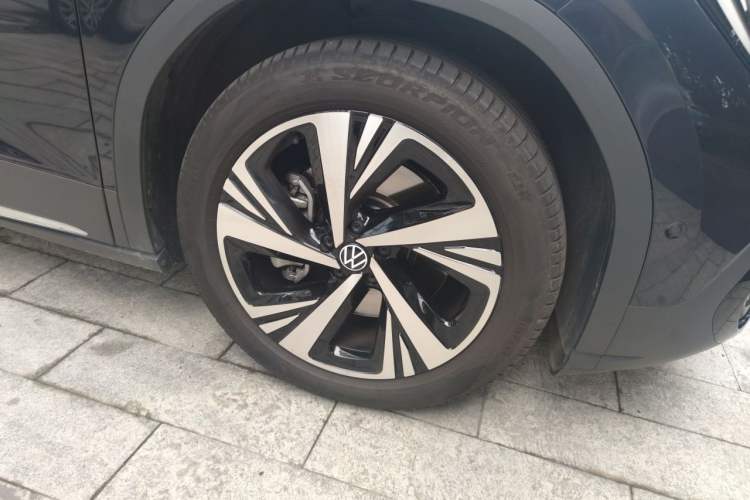 Used Volkswagen ID.6 CROZZ 2022 Long-Range PRO Edition Right Front Wheel Hub