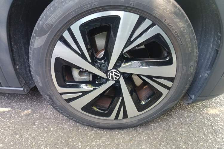 Used Volkswagen ID.6 CROZZ 2022 Long-Range PRO Edition Right Front Wheel Hub