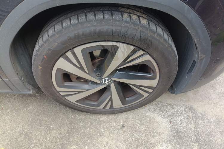 Used Volkswagen ID.6 CROZZ 2022 Long-Range PRO Edition Right Front Wheel Hub