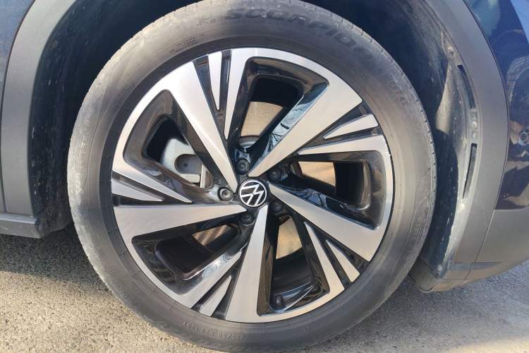 Used Volkswagen ID.6 CROZZ 2022 Long-Range PRO Edition Right Front Wheel Hub