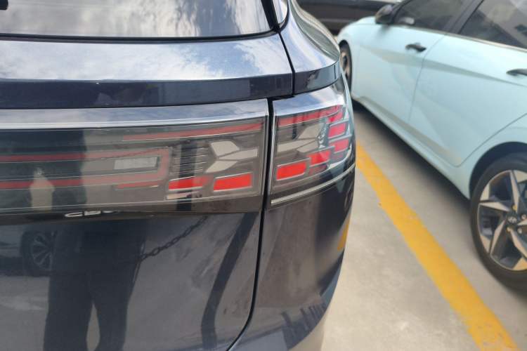 Used Volkswagen ID.6 CROZZ 2022 Long-Range PRO Edition Right Rear Taillight