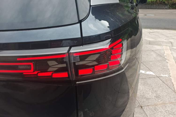 Used Volkswagen ID.6 CROZZ 2022 Long-Range Lite PRO Edition Right Rear Taillight