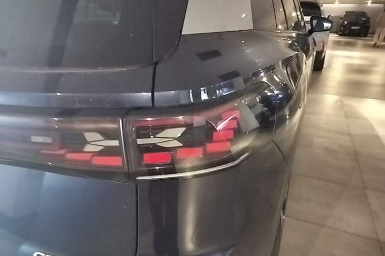 Used Volkswagen ID.6 CROZZ 2022 Long-Range PRO Edition Right Rear Taillight