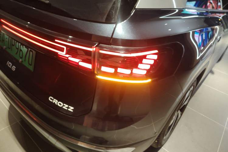 Used Volkswagen ID.6 CROZZ 2022 Long-Range PRO Edition Right Rear Taillight
