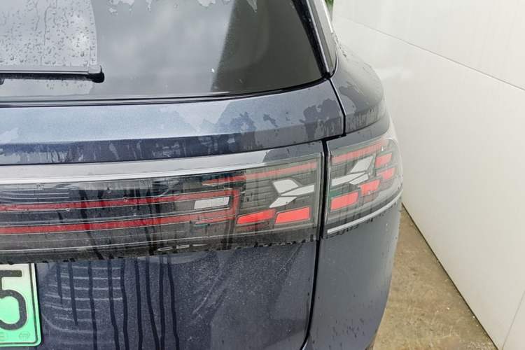 Used Volkswagen ID.6 CROZZ 2022 Long-Range PRO Edition Right Rear Taillight