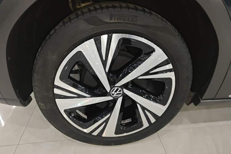 Used Volkswagen ID.6 CROZZ 2022 Long-Range PRO Edition Right Rear Wheel Hub