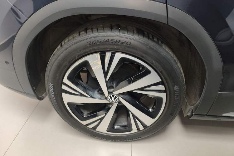 Used Volkswagen ID.6 CROZZ 2022 Long-Range PRO Edition Right Rear Wheel Hub