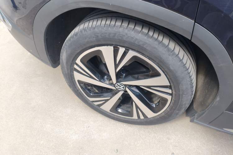 Used Volkswagen ID.6 CROZZ 2022 Long-Range PRO Edition Right Rear Wheel Hub