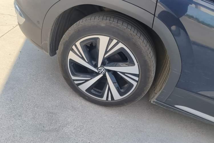 Used Volkswagen ID.6 CROZZ 2022 Long-Range PRO Edition Right Rear Wheel Hub