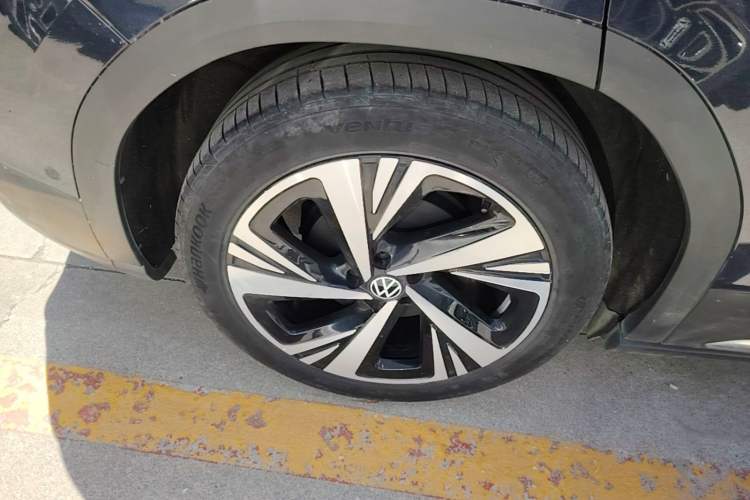 Used Volkswagen ID.6 CROZZ 2022 Long-Range PRO Edition Right Rear Wheel Hub