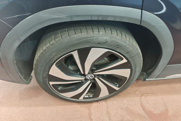 Used Volkswagen ID.6 CROZZ 2022 Standard Range PURE Edition Right Rear Wheel Hub