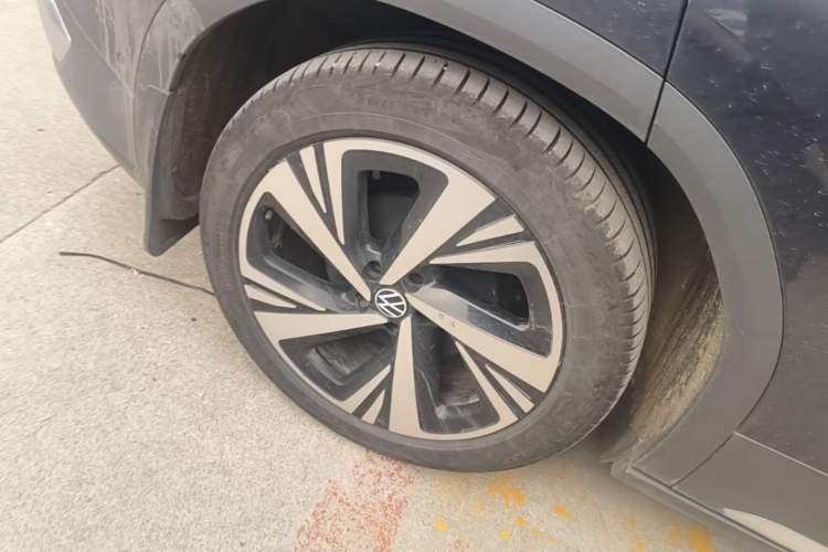 Used Volkswagen ID.6 CROZZ 2022 Long-Range PRO Edition Right Rear Wheel Hub