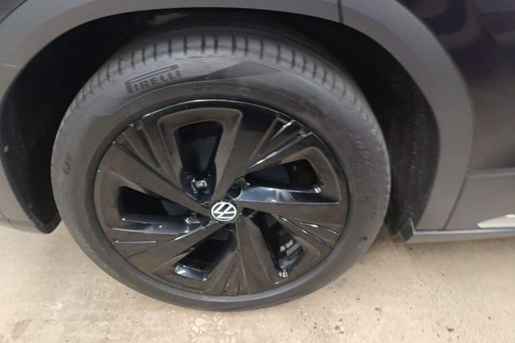 Used Volkswagen ID.6 CROZZ 2022 Long-Range PRO Edition Right Rear Wheel Hub