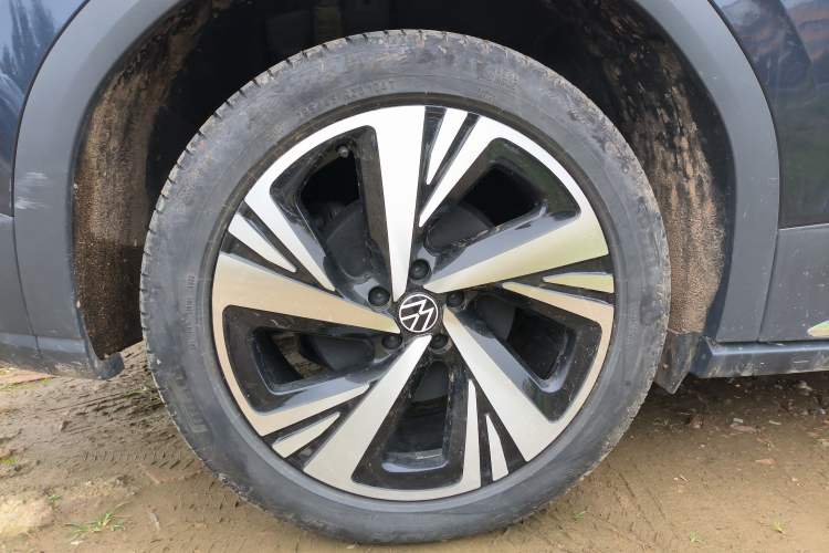 Used Volkswagen ID.6 CROZZ 2022 Long-Range PRO Edition Right Rear Wheel Hub