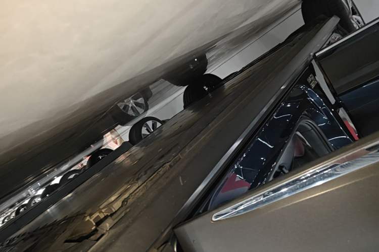 Used Volkswagen ID.6 CROZZ 2022 Long-Range PRO Edition Right Side Sill