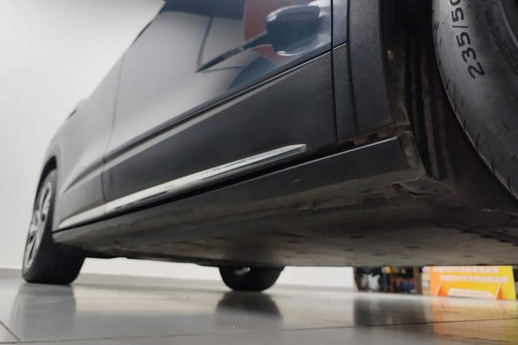 Used Volkswagen ID.6 CROZZ 2022 Long-Range PRO Edition Right Side Sill