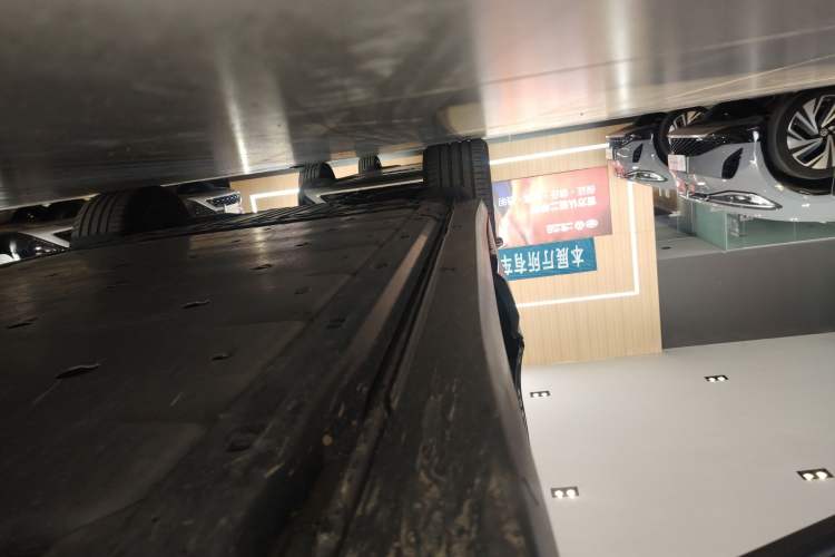 Used Volkswagen ID.6 CROZZ 2022 Long-Range PRO Edition Right Side Sill