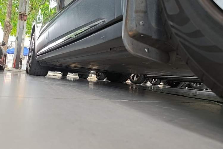 Used Volkswagen ID.6 CROZZ 2022 Long-Range PRO Edition Right Side Sill