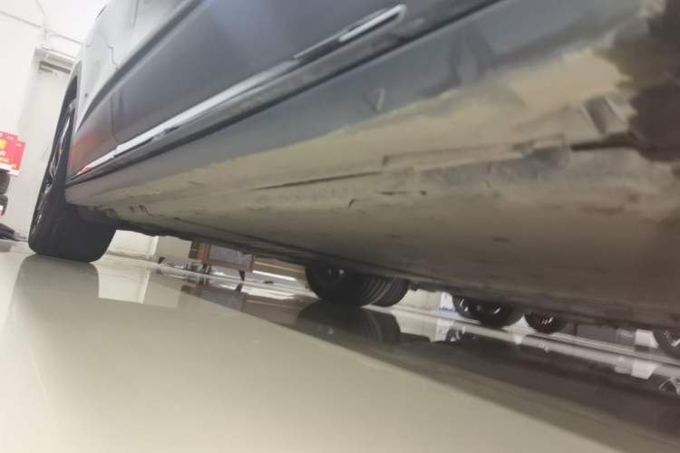 Used Volkswagen ID.6 CROZZ 2022 Standard Range PURE Edition Right Side Sill