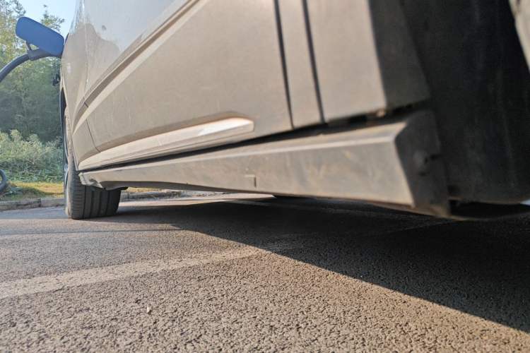 Used Volkswagen ID.6 CROZZ 2022 Long-Range PRO Edition Right Side Sill