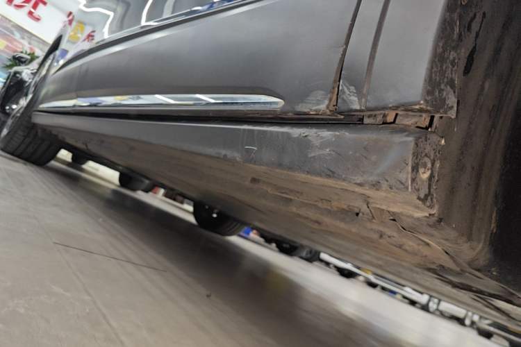 Used Volkswagen ID.6 CROZZ 2022 Long-Range Lite PRO Edition Right Side Sill