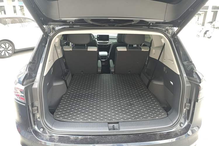 Used Volkswagen ID.6 CROZZ 2022 Long-Range PRO Edition Trunk