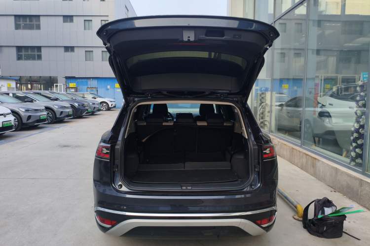 Used Volkswagen ID.6 CROZZ 2022 Long-Range PRO Edition Trunk