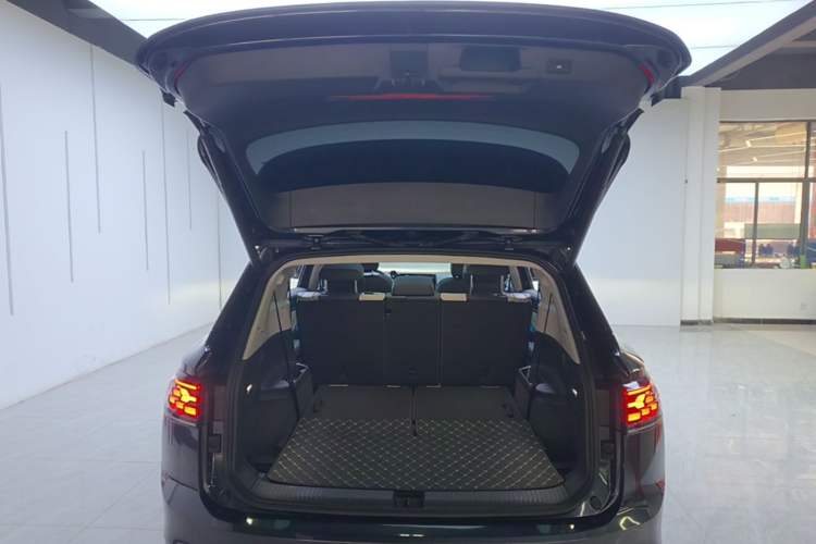 Used Volkswagen ID.6 CROZZ 2022 Long-Range Lite PRO Edition Trunk