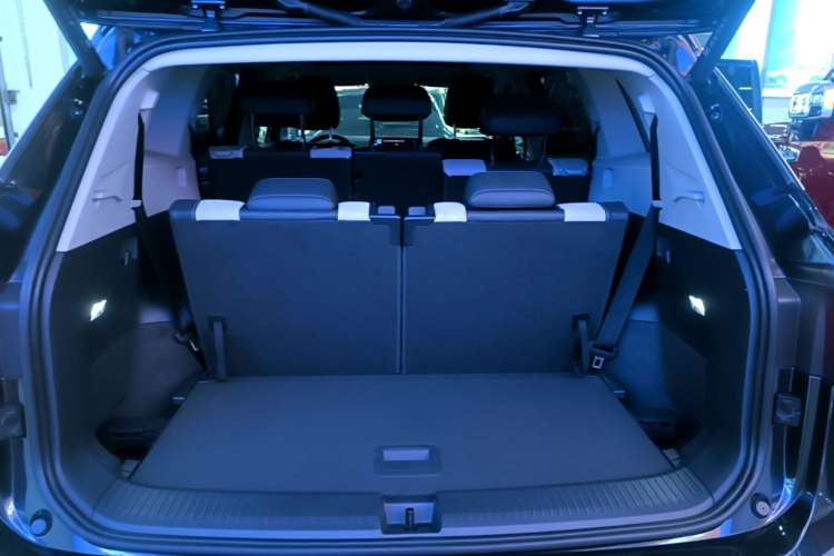 Used Volkswagen ID.6 CROZZ 2022 Long-Range Lite PRO Edition Trunk