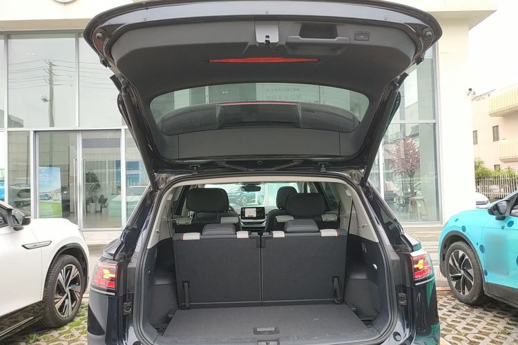 Used Volkswagen ID.6 CROZZ 2022 Long-Range PRO Edition Trunk