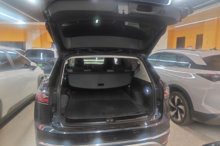 Used Volkswagen ID.6 CROZZ 2022 Long-Range PURE+ Edition Trunk