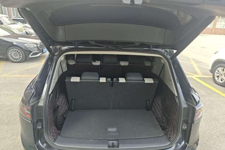Used Volkswagen ID.6 CROZZ 2022 Long-Range PRO Edition Trunk