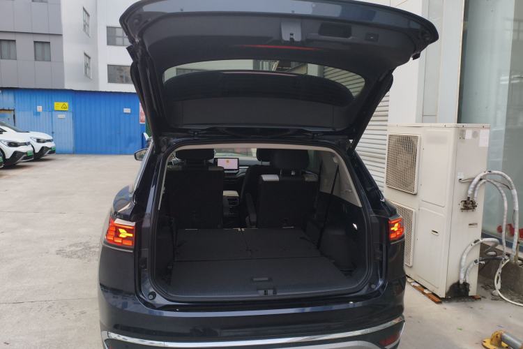 Used Volkswagen ID.6 CROZZ 2022 Long-Range PRO Edition Trunk