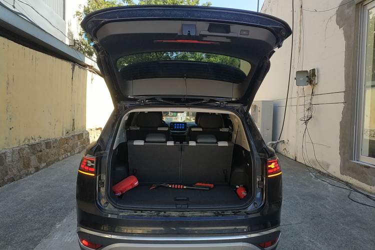 Used Volkswagen ID.6 CROZZ 2022 Long-Range PRO Edition Trunk