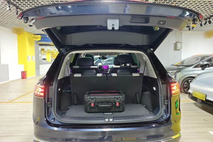 Used Volkswagen ID.6 CROZZ 2022 Long-Range PRO Edition Trunk