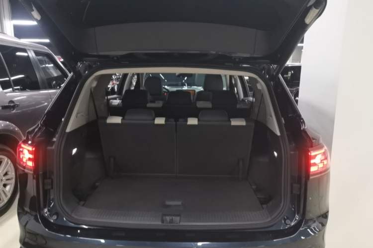 Used Volkswagen ID.6 CROZZ 2022 Standard Range PURE Edition Trunk