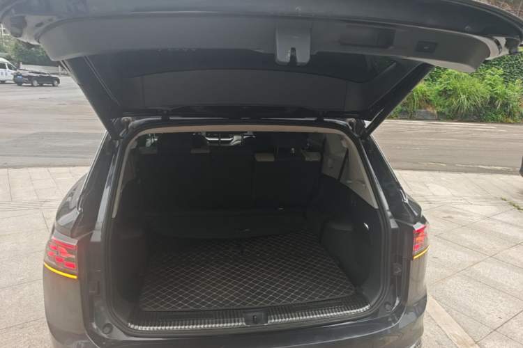 Used Volkswagen ID.6 CROZZ 2022 Long-Range Lite PRO Edition Trunk