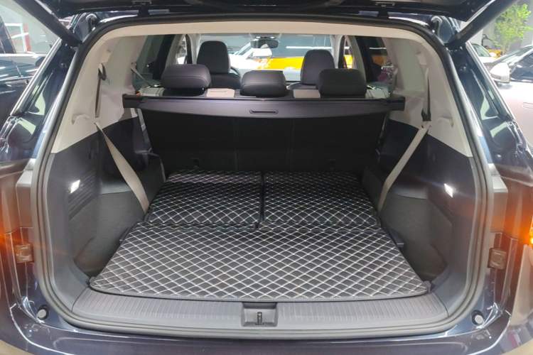 Used Volkswagen ID.6 CROZZ 2022 Long-Range PRO Edition Trunk
