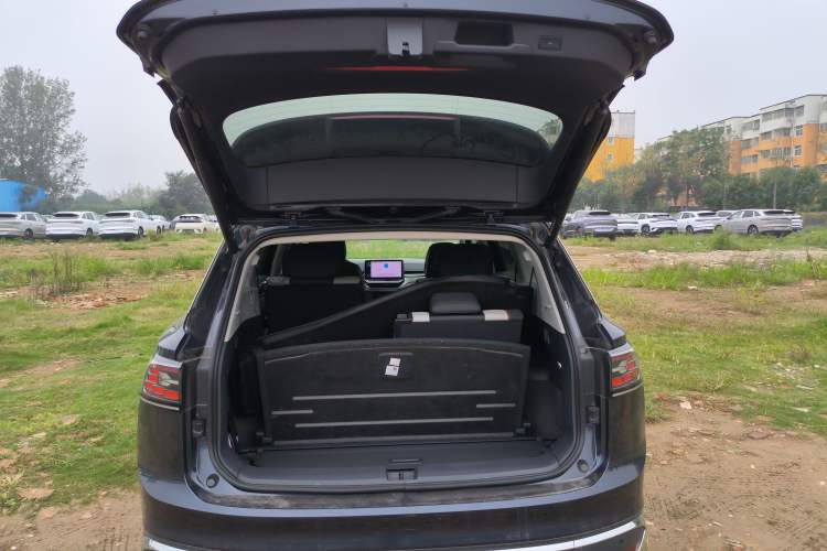 Used Volkswagen ID.6 CROZZ 2022 Long-Range PRO Edition Trunk