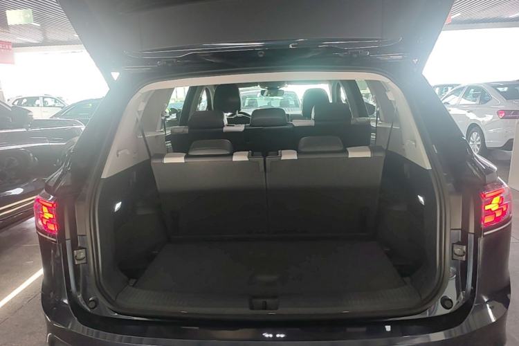 Used Volkswagen ID.6 CROZZ 2022 Long-Range PRO Edition Trunk