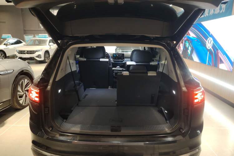 Used Volkswagen ID.6 CROZZ 2022 Long-Range PRO Edition Trunk